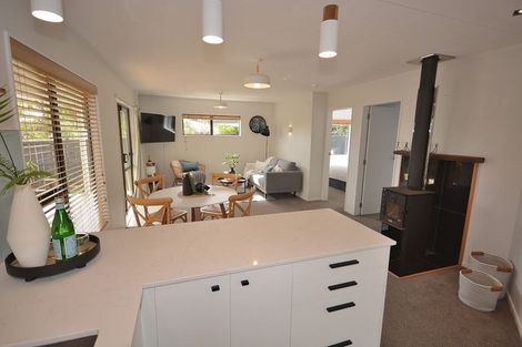 Photo of property in 2 Island View Terrace, Waikanae Beach, Waikanae, 5036