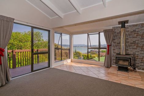 Photo of property in 4 Puriri Place, Whitianga, 3510