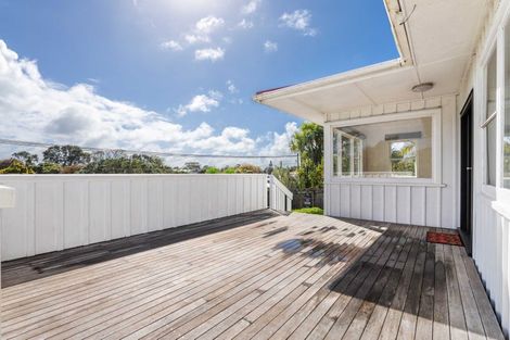 Photo of property in 54 Waiwaka Terrace, Strandon, New Plymouth, 4312