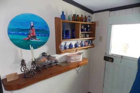 Photo of property in 13 Beach Street, Tangimoana, 4822