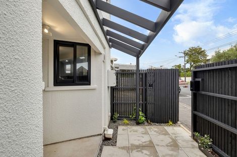 Photo of property in 35 Young Street, New Plymouth, 4310