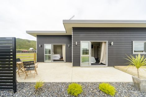 Photo of property in 15 Highland View Drive, Tokomaru, Palmerston North, 4474