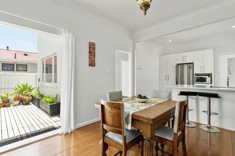 Photo of property in 92 Astley Avenue, New Lynn, Auckland, 0600