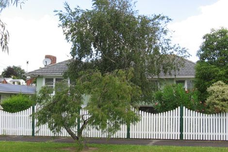 Photo of property in 12 Maui Pomare Street, Blockhouse Bay, Auckland, 0600