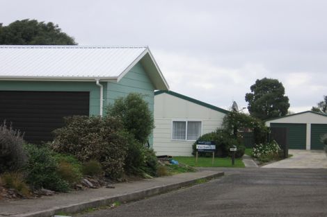 Photo of property in 107 Hillcrest Drive, Kelvin Grove, Palmerston North, 4414