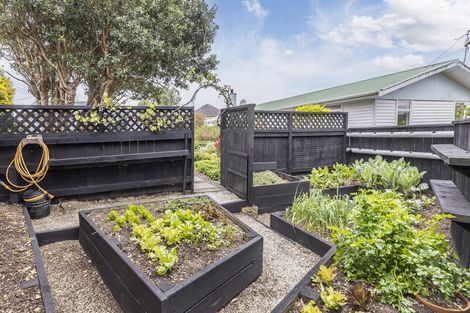 Photo of property in 92 Kahu Road, Paremata, Porirua, 5024