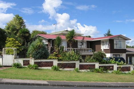 Photo of property in 68 La Rosa Street, Green Bay, Auckland, 0604