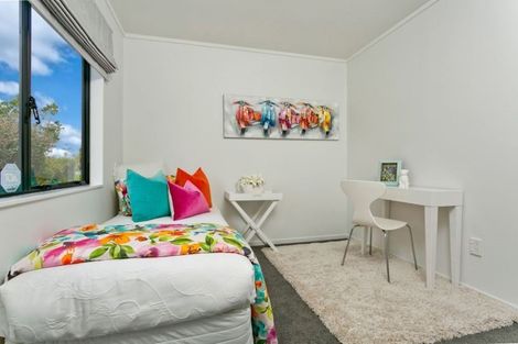 Photo of property in 2/17 Mirovale Place, Totara Vale, Auckland, 0629