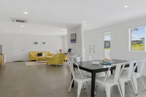 Photo of property in 47 Laly Haddon Place, Matakana, Warkworth, 0985