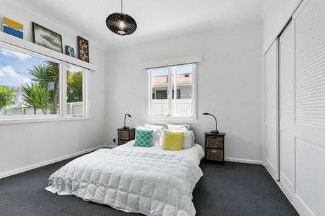 Photo of property in 92 Astley Avenue, New Lynn, Auckland, 0600