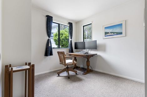 Photo of property in 16 Landsdale Place, Massey, Auckland, 0614