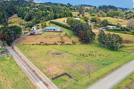 Photo of property in 141 Mangakura Road, Helensville, 0875