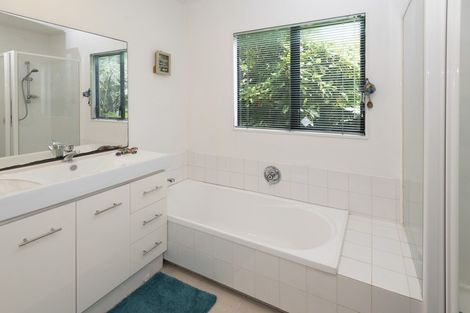 Photo of property in 7 Sheffield Place, Botany Downs, Auckland, 2010