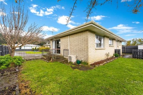Photo of property in 2/17 Wimbledon Grove, Wainuiomata, Lower Hutt, 5014