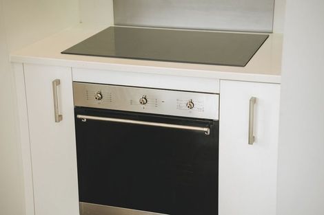 Photo of property in 3a Hillview Crescent, Paparangi, Wellington, 6037