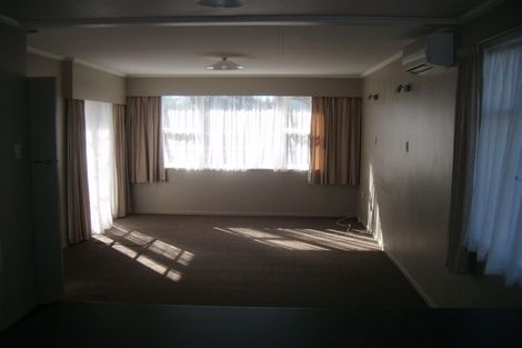 Photo of property in 12 Mokau Place, Terrace End, Palmerston North, 4410