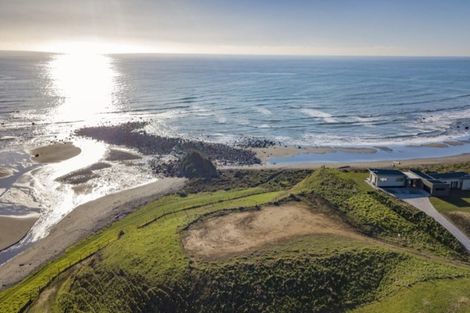 Photo of property in 2 Washer Road, Omata, New Plymouth, 4374