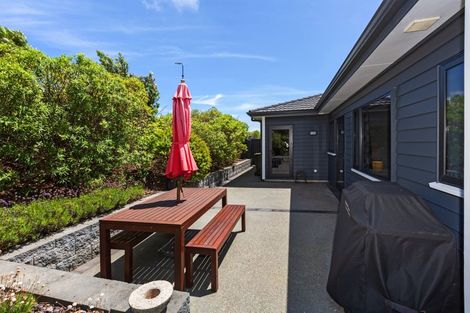 Photo of property in 2 Manapouri Lane, Aotea, Porirua, 5024