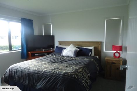 Photo of property in 31 Harbour Crest Drive, Waiuku, 2123