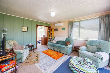 Photo of property in 72 Nash Parade, Foxton Beach, Foxton, 4815