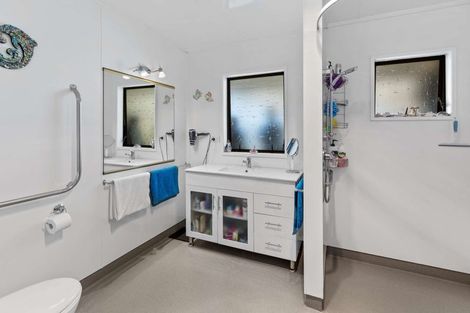Photo of property in 18 Swinbourne Street, Waverley, 4510