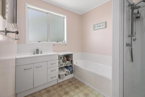 Photo of property in 18 Roick Parade, Glen Eden, Auckland, 0602