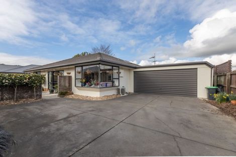 Photo of property in 2/14 Innisfree Place, Northwood, Christchurch, 8051