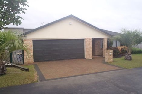 Photo of property in 6 Roy Maloney Drive, Henderson, Auckland, 0612