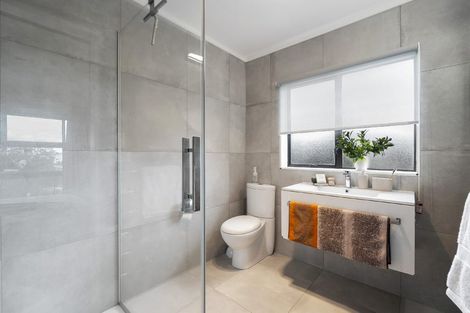 Photo of property in 1/233 Eskdale Road, Birkenhead, Auckland, 0626