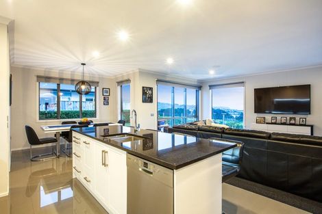 Photo of property in 7 Manapouri Lane, Aotea, Porirua, 5024