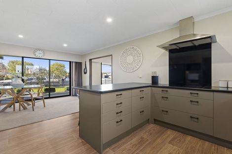 Photo of property in 15 Cross Street, Milton, 9220