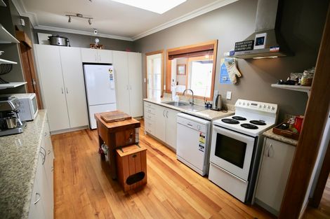 Photo of property in 166 Cambridge Road, Hillcrest, Hamilton, 3216