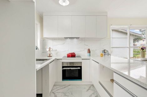 Photo of property in 4 Ennis Avenue, Pakuranga Heights, Auckland, 2010