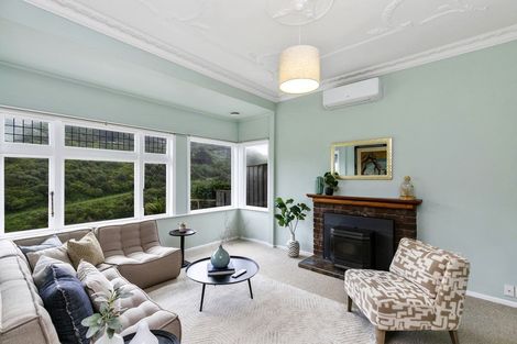 Photo of property in 121 Houghton Bay Road, Houghton Bay, Wellington, 6023