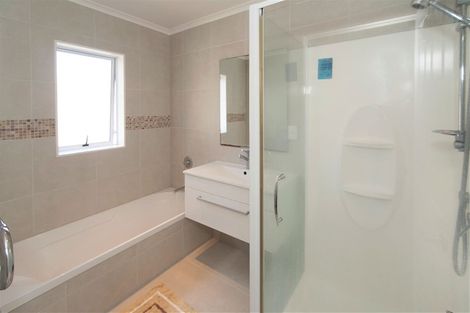 Photo of property in 16 Nirmal Place, Sunnyvale, Auckland, 0612