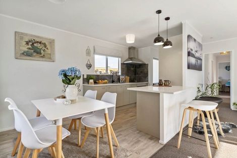 Photo of property in 2/22 Tamworth Close, Manurewa, Auckland, 2102