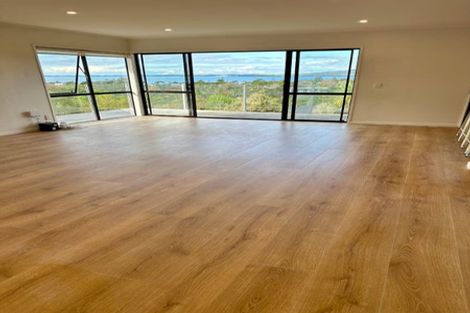 Photo of property in 1/35 Aberdeen Road, Castor Bay, Auckland, 0620