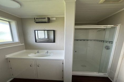 Photo of property in 76 Rosewarne Crescent, Glendene, Auckland, 0602