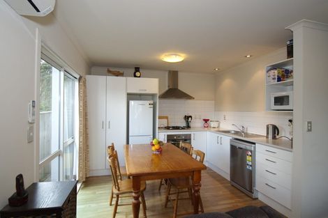 Photo of property in 15a Lyndfield Lane, Newlands, Wellington, 6037