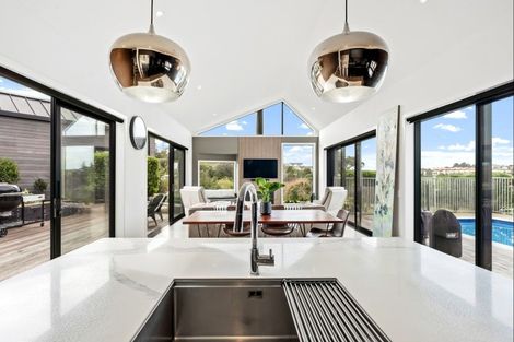 Photo of property in 9 Laguna Place, Matakatia, Whangaparaoa, 0930