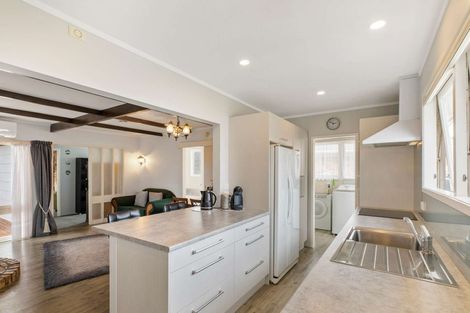 Photo of property in 27 Blanes Road, Weymouth, Auckland, 2103