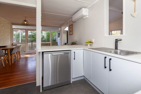 Photo of property in 80 Renown Road, Raumati South, Paraparaumu, 5032