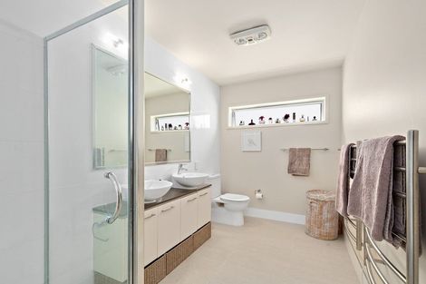 Photo of property in 18 Kensington Drive, Orewa, 0931