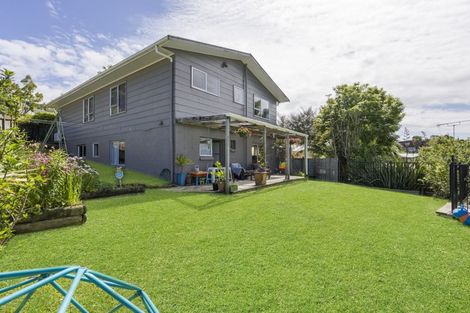 Photo of property in 10 Finn Place, Totara Vale, Auckland, 0629