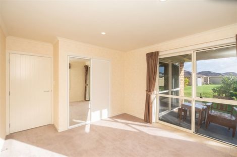 Photo of property in 43 Sovereign Isle Lane, Rototuna, Hamilton, 3210