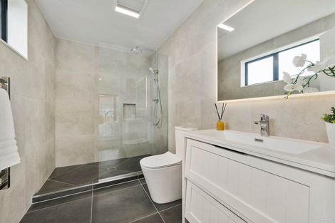 Photo of property in 6 Picnic Point Road, Hobsonville, Auckland, 0616