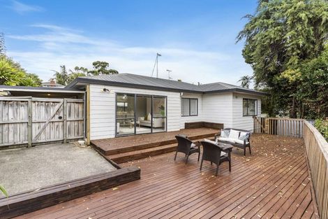 Photo of property in 2/4 Altona Road, Forrest Hill, Auckland, 0620