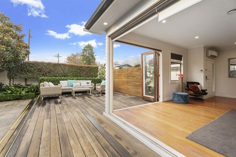 Photo of property in 10 Kingsway, Three Kings, Auckland, 1024