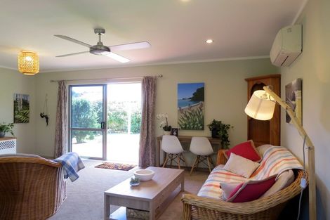 Photo of property in 8 Victoria Street, Coromandel, 3506
