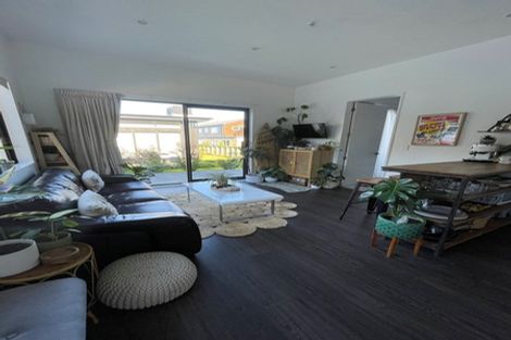 Photo of property in 13a Dillon Street, Lowry Bay, Lower Hutt, 5013